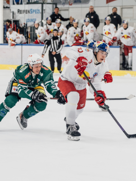 Red Bull Hockey Juniors feiern 3:2-Heimsieg Red Bull Hockey Juniors feiern 3:2-Heimsieg