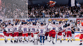 Wallpaper Champions mit Fans