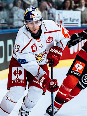 Red Bulls celebrate a 6-point weekend at the start of the CHL Red Bulls celebrate a 6-point weekend at the start of the CHL