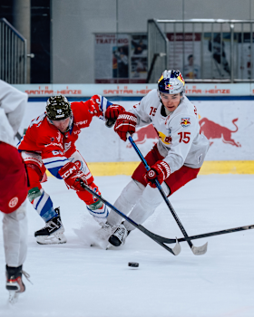 Red Bull Hockey Juniors feiern 5:2-Heimsieg gegen Gröden Red Bull Hockey Juniors feiern 5:2-Heimsieg gegen Gröden