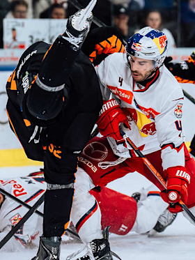 Red Bulls feiern 3:0-Erfolg im Weihnachtsspiel gegen Graz