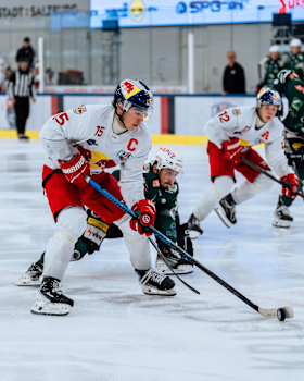 Juniors nach 6:2-Heimsieg zurück an der Tabellenspitze Juniors nach 6:2-Heimsieg zurück an der Tabellenspitze