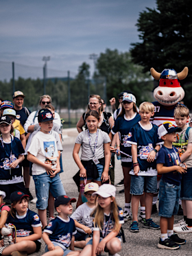 CheckerBande goes Red Bull Eishockey Akademie: Ein Tag auf den Spuren der Profis! CheckerBande goes Red Bull Eishockey Akademie: Ein Tag auf den Spuren der Pro...