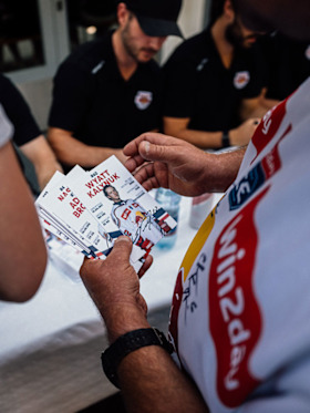 Großer Andrang beim Fan BBQ der Red Bulls