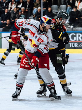 Serie gerissen | Red Bulls verlieren in Bruneck Serie gerissen | Red Bulls verlieren in Bruneck